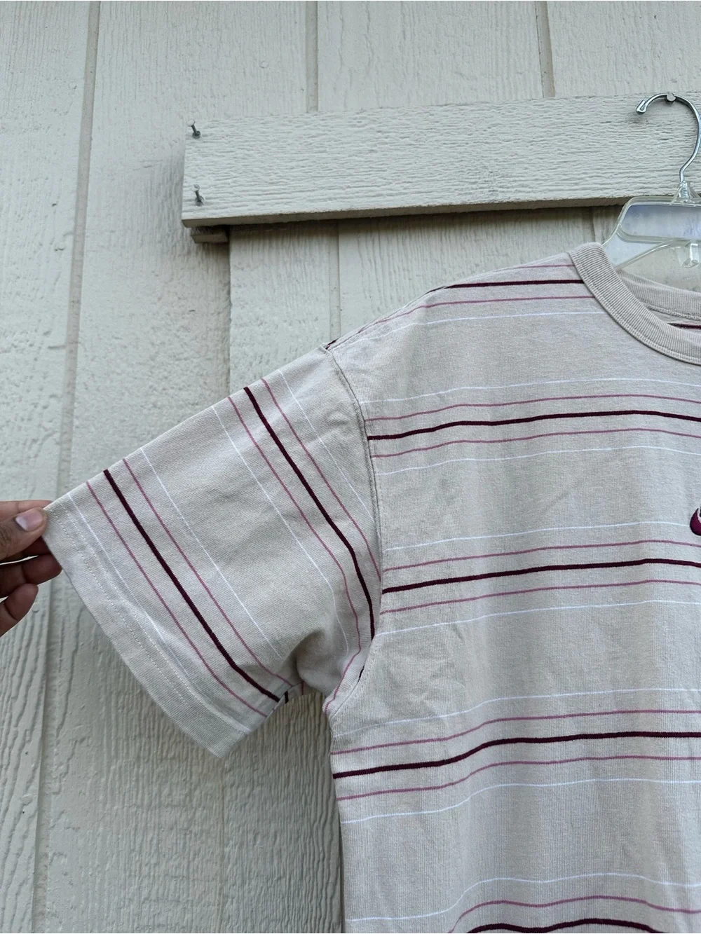 The Nike Tee  Beige/Burgundy Stripes Men’s Medium Heavy 100% Cotton Loosefit